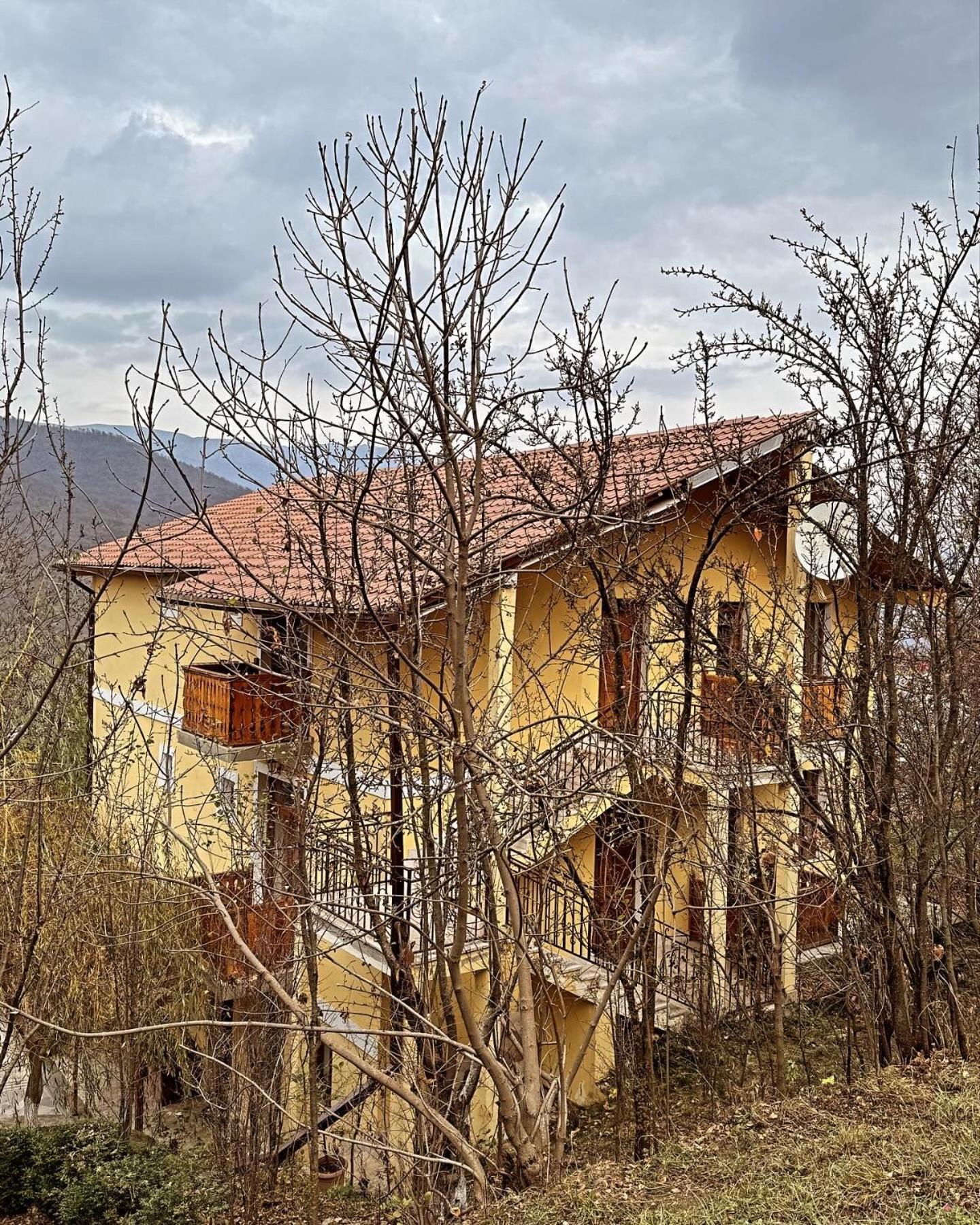 Verin Tun Dilijan Exterior foto