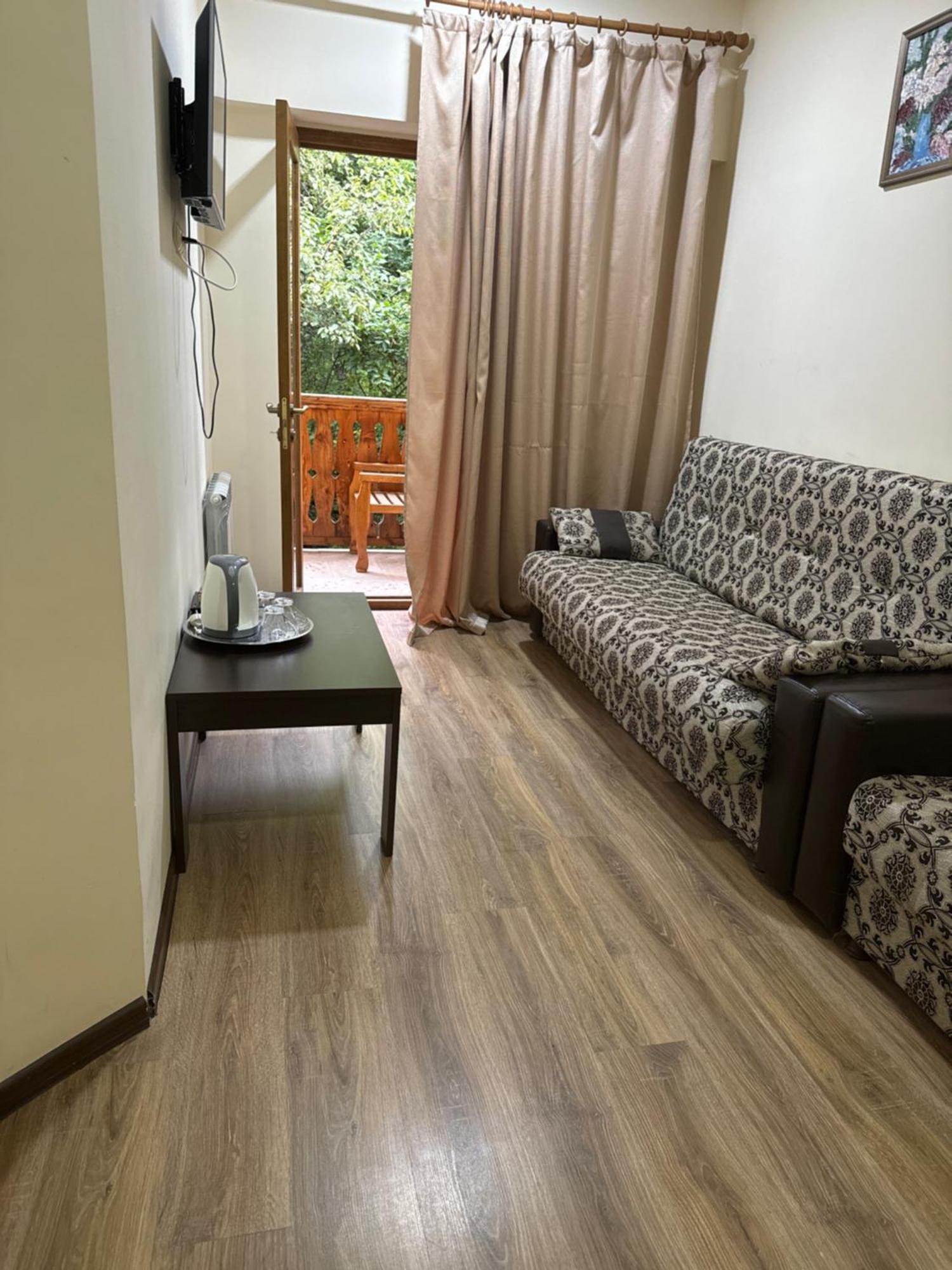 Verin Tun Dilijan Exterior foto